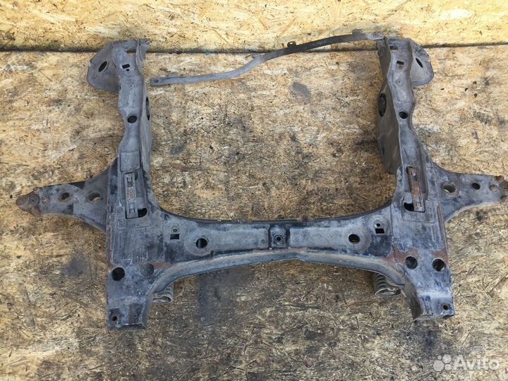 Балка передняя Mercedes-Benz A W169 с2004-2012г с2