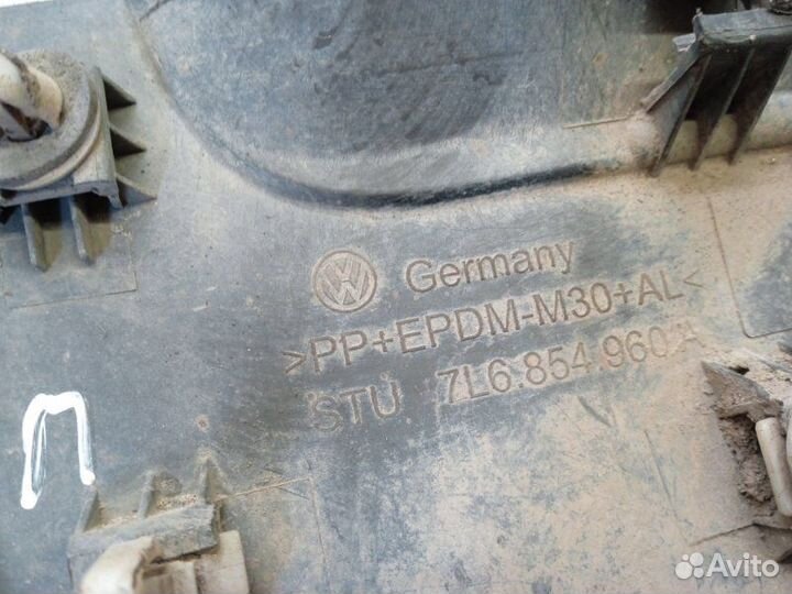 Молдинг передний правый Volkswagen Touareg GP 3.2