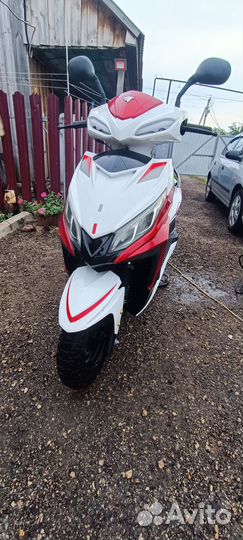 Подам скутер Vento City