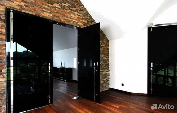 Стеклянная дверь на заказ