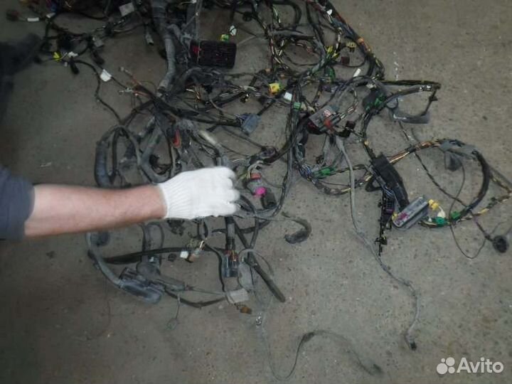 Коса подкапотная Volkswagen Tiguan cava 2009