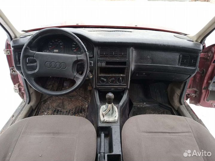 Детали салона Audi 80