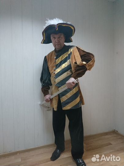 Костюмы театральные и ростовые разные