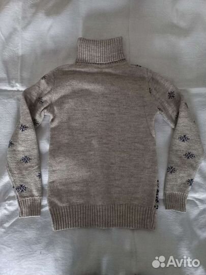 Свитер с оленями