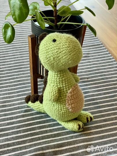 Вязаная игрушка Динозавр