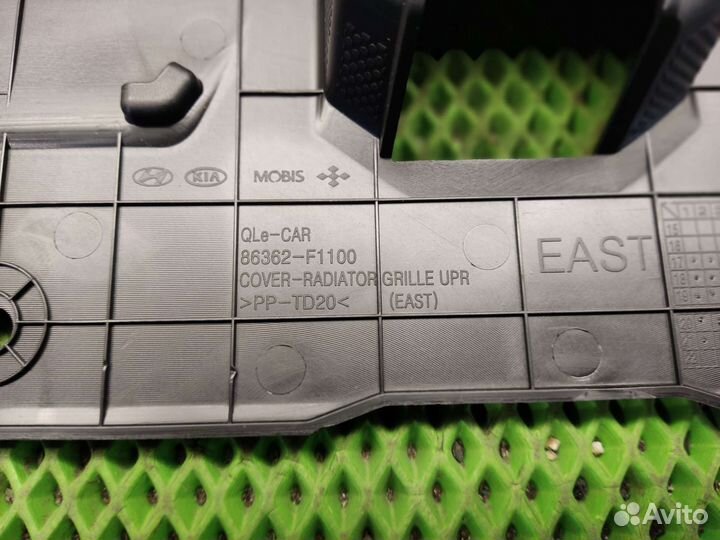 Накладка замка капота передняя Kia Sportage 4 QL