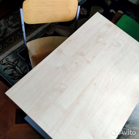 Парта и стул школьника