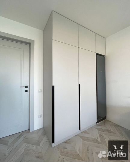 Шкаф встроенный распашной