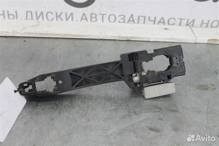 Кронштейн ручки Nissan Pathfinder R51