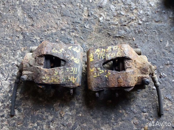 Суппорт передний Фольксваген Гольф5 1.4