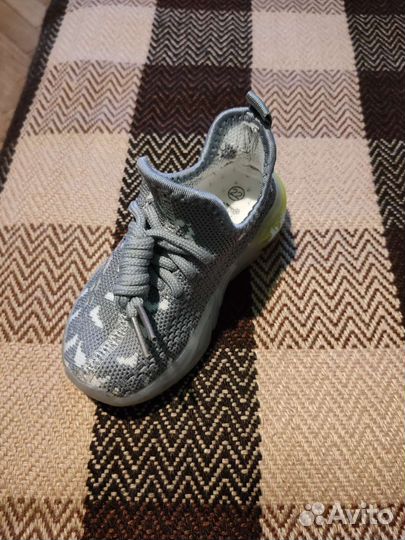 Кроссовки детские