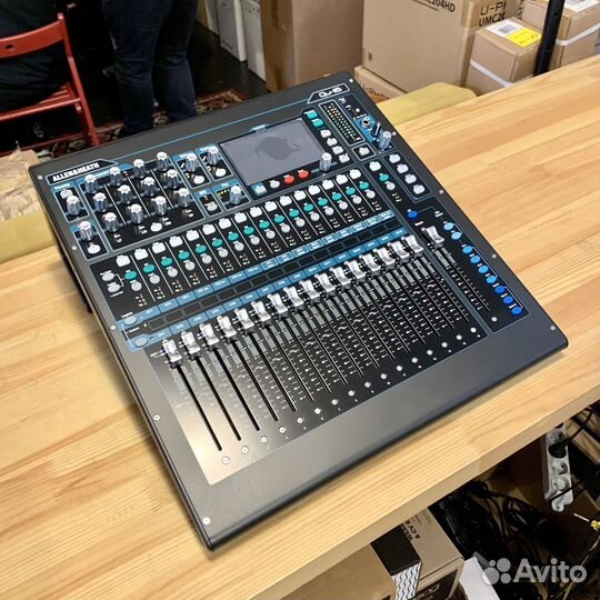 Allen & Heath Qu-16 Chrome 16ch Digital Mixer