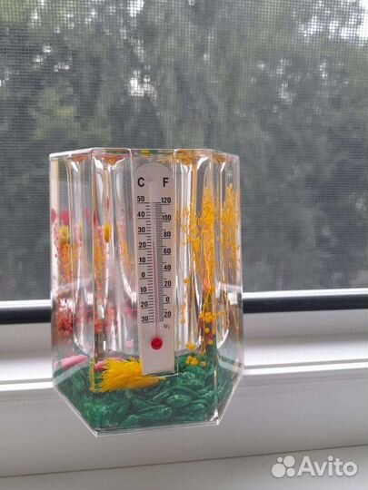 Комнатный термометр с настольным стаканчиком