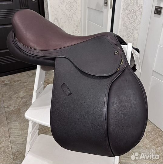 Новое конкурное седло, Италия