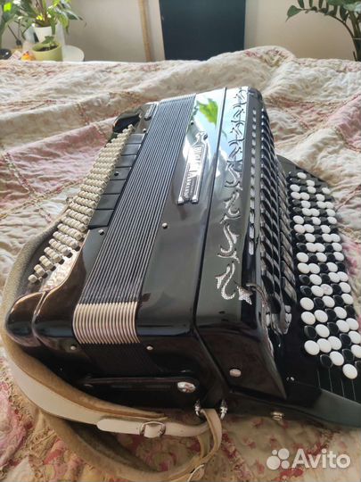 Итальянский баян Bugari