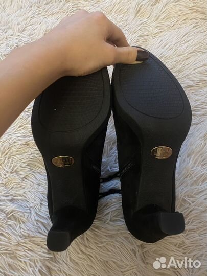 Ботильоны Stuart Weitzman