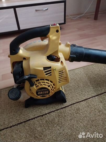 Бензиновая воздуходувка