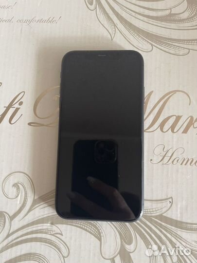 Телефон iPhone 11