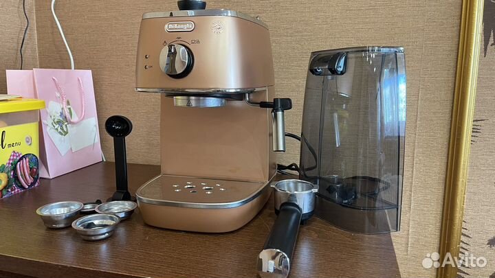 Кофеварка рожковая De'Longhi Distinta ECI 341
