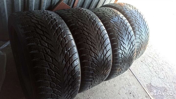Nokian Tyres Hakkapeliitta R3 295/40 R21
