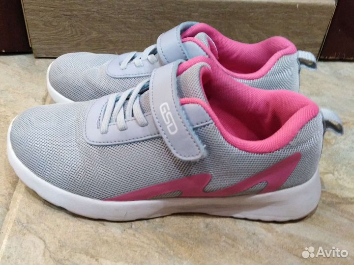 Кроссовки для девочки