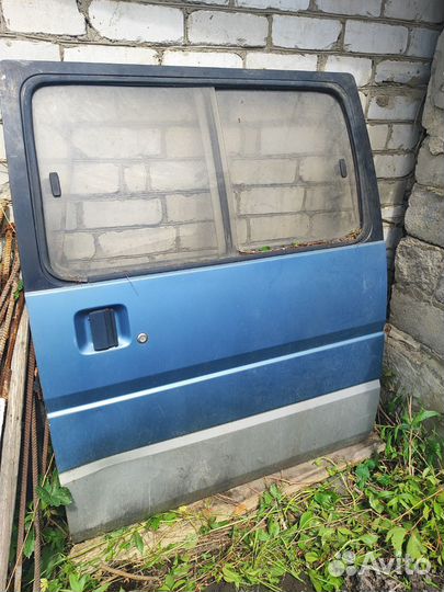 Дверь распашных на Nissan vanete