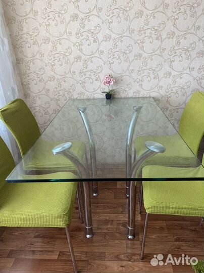 Стол и стулья