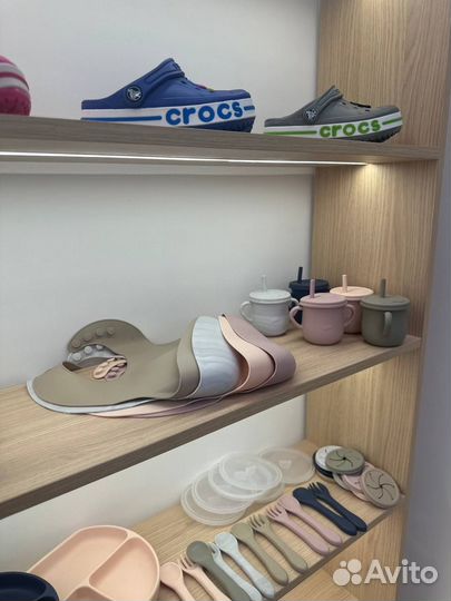 Аренда рейлов и полок в шоуруме