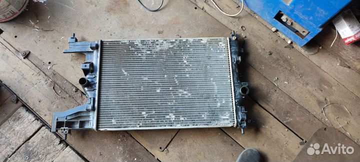 Радиатор на opel астра j gtc