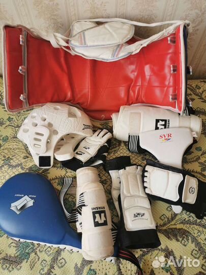 Добок и защита для тхэквондо