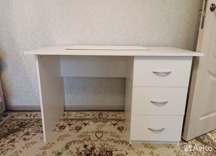 Письменный стол белый Сити