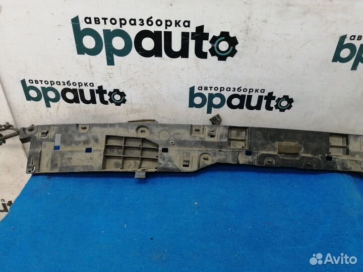 Кронштейн заднего бампера центральный 52615-60030