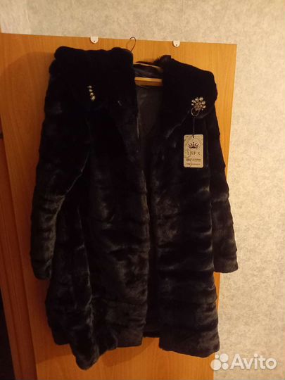 Шуба из искусственного меха с капюшоном