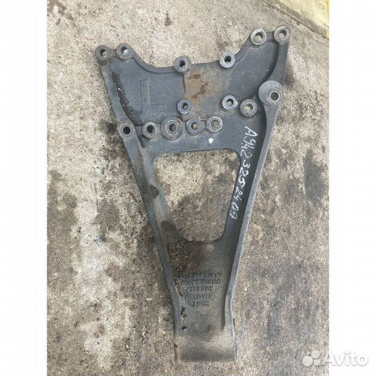 Кронштейн реактивной тяги