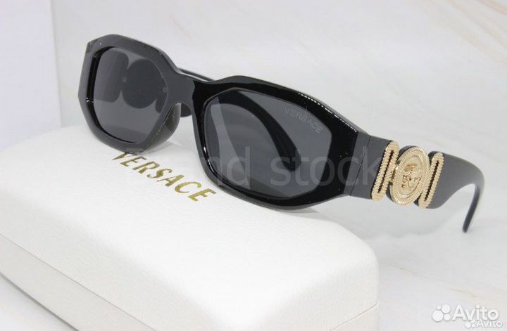 Солнцезащитные очки Versace