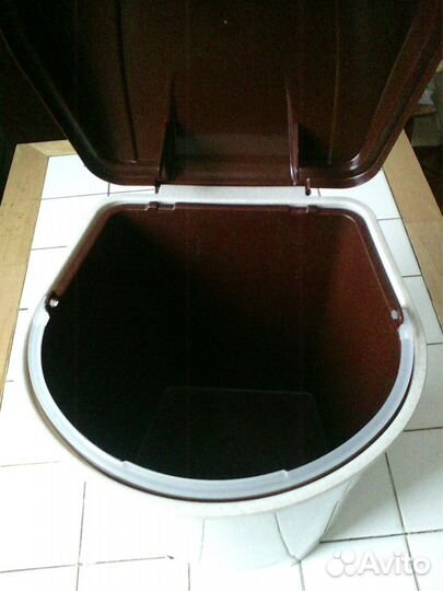 Ведро для мусора с крышкой,педалью,новое