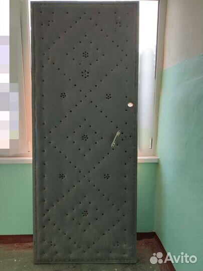 Дверь входная деревянная б/у