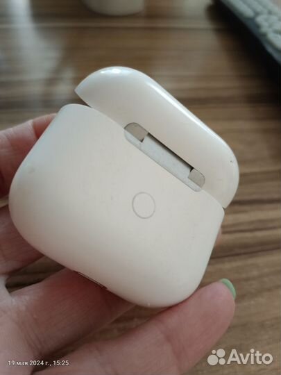 Зарядный кейс для Apple AirPods 3