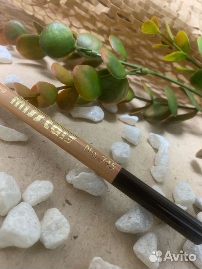 Карандаш для бровей матовый стойкий № 745