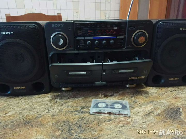 Двух кассетный радио и магнитофон Сони CFS-715S