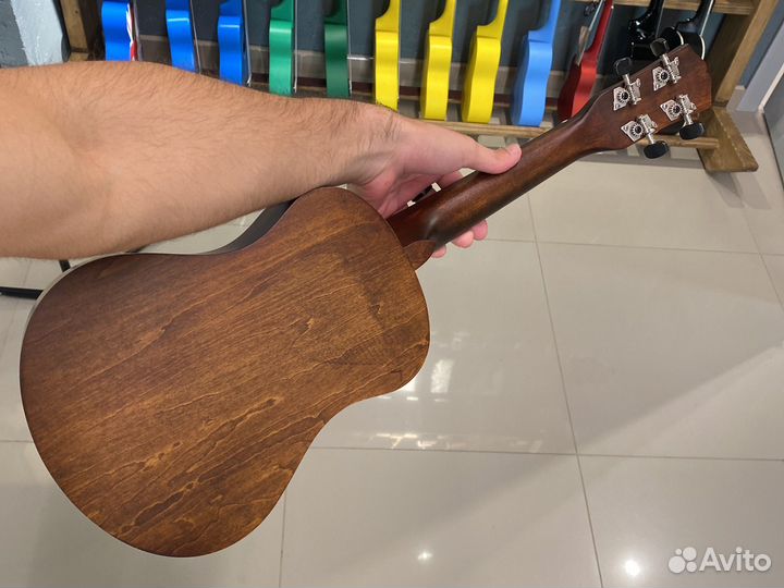 Shinobi D-23 Укулеле