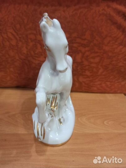 Фарфоровая статуэтка лфз 
