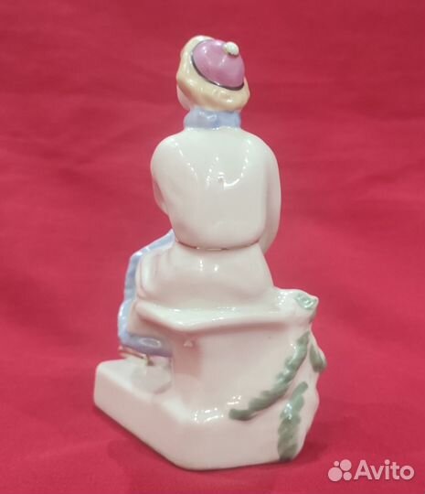 Статуэтка фарфоровая. Конькобежка. СССР