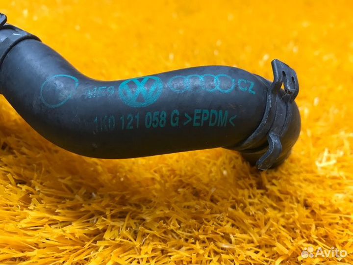 Патрубок системы охлаждения Volkswagen Golf 1K BLF