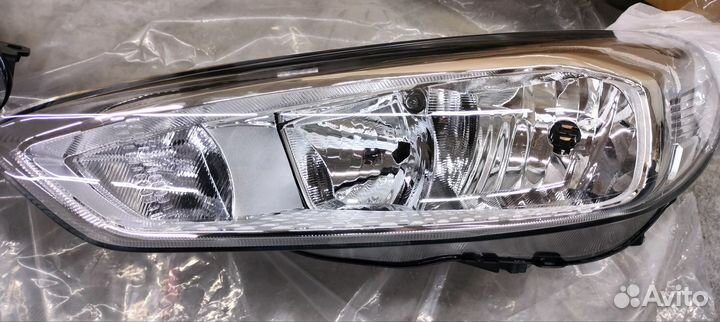 Фара правая,фара левая Ford Focus 3