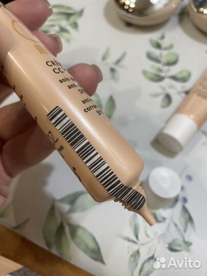Clarins тональный крем, payot, помада estee lauder