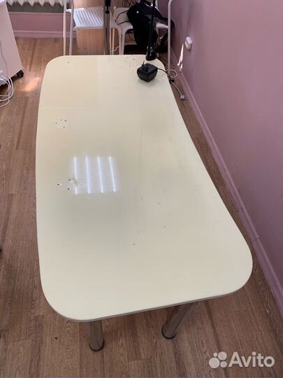 Маникюрный стол