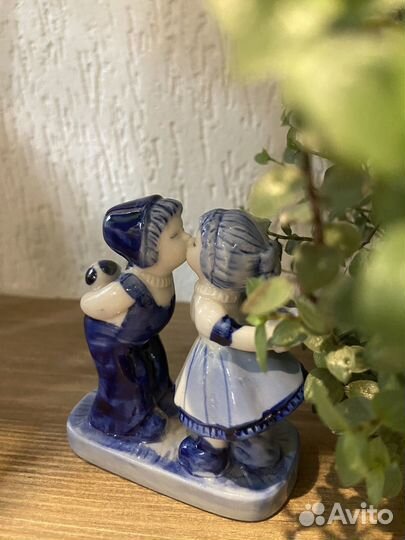 Статуэтка фарфор
