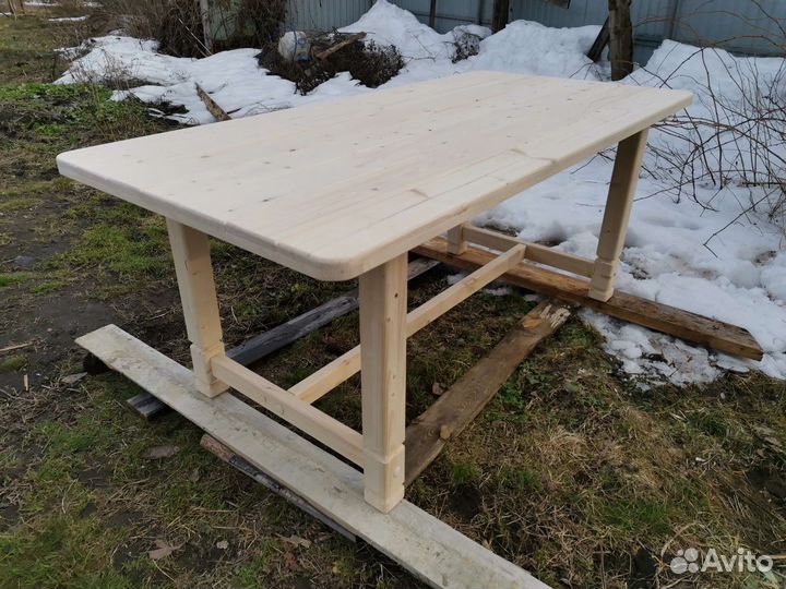 Стол для дачи