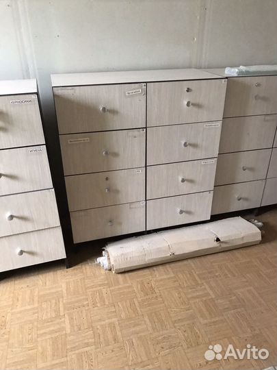 Шкаф в виде комода можно для парикмахерской